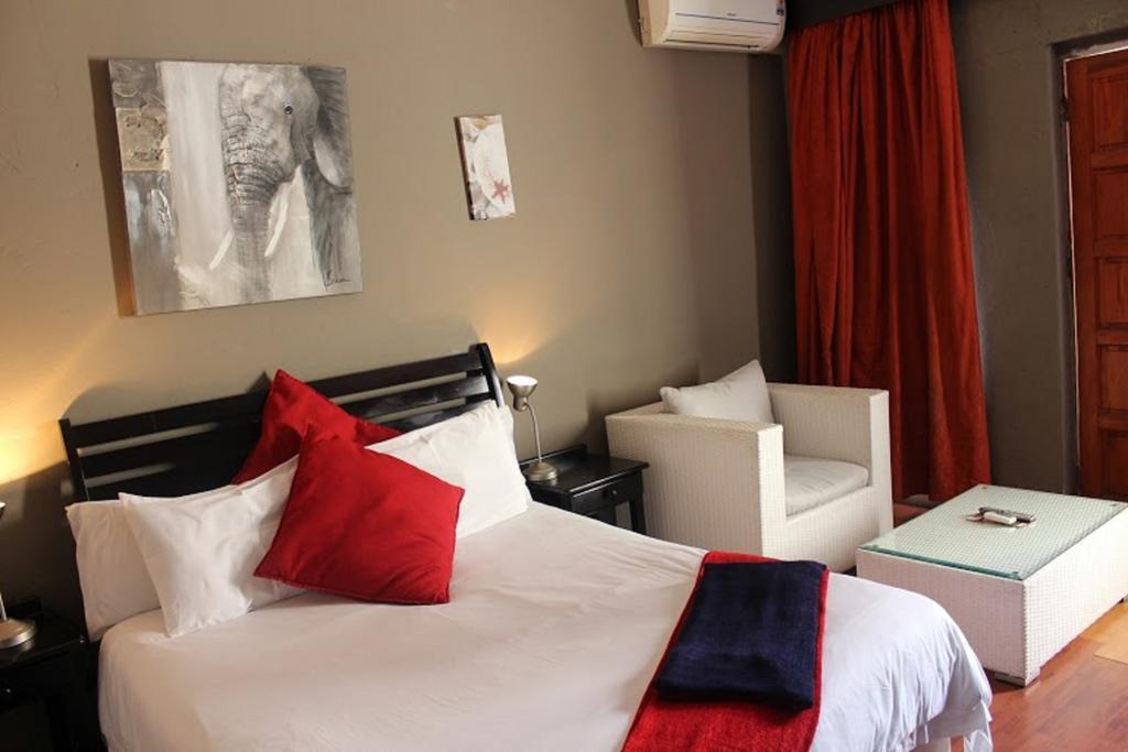 Flamboyant Guest Lodge Johannesburg Bagian luar foto