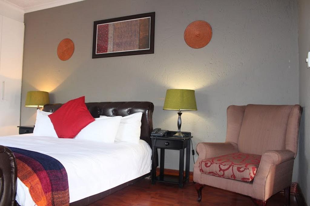 Flamboyant Guest Lodge Johannesburg Bagian luar foto