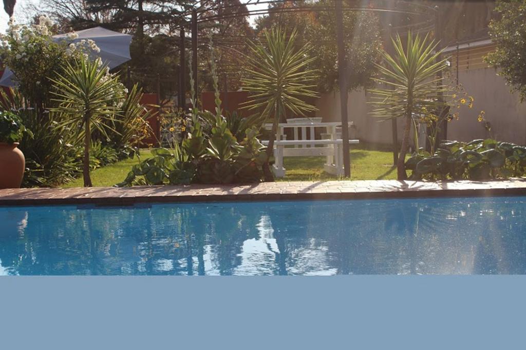 Flamboyant Guest Lodge Johannesburg Bagian luar foto