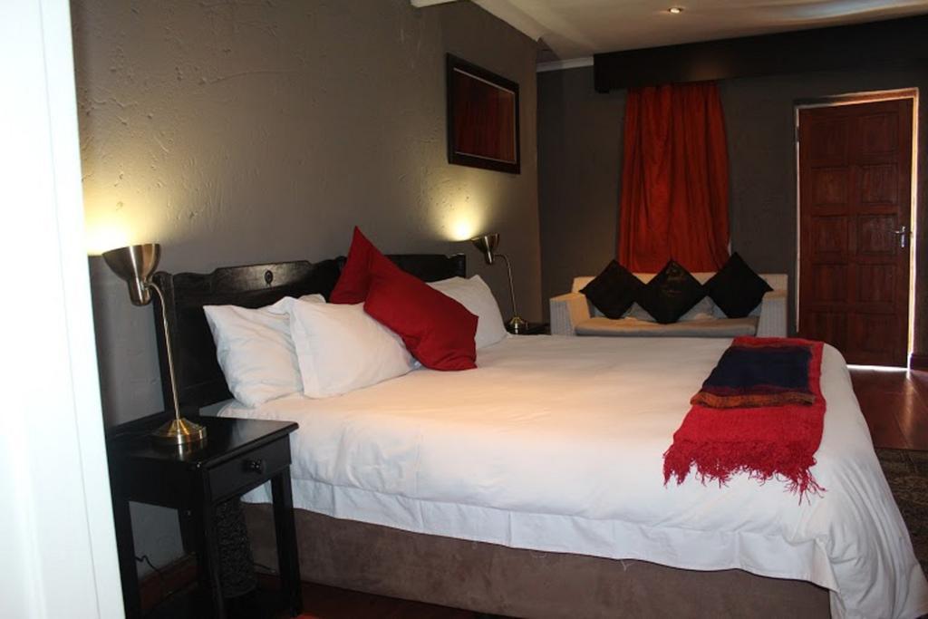 Flamboyant Guest Lodge Johannesburg Bagian luar foto