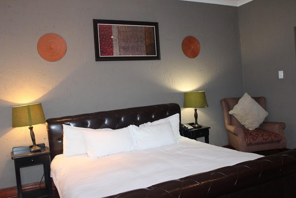 Flamboyant Guest Lodge Johannesburg Bagian luar foto