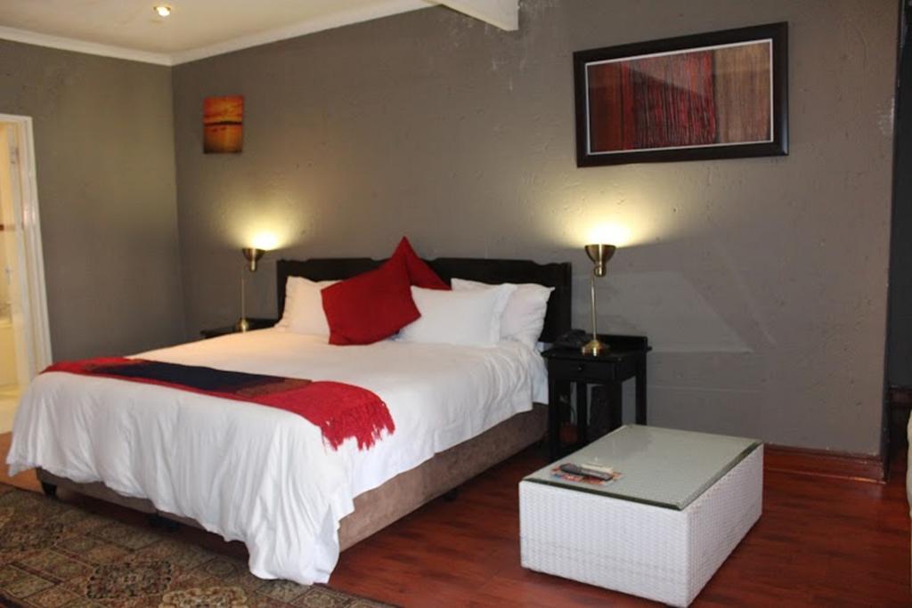 Flamboyant Guest Lodge Johannesburg Bagian luar foto