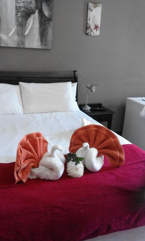 Flamboyant Guest Lodge Johannesburg Bagian luar foto